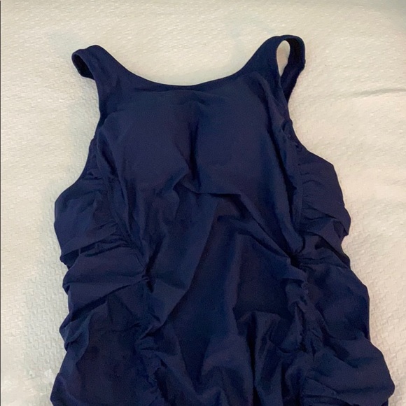 💰⬇️ NWT maternity swimsuit - Picture 3 of 6